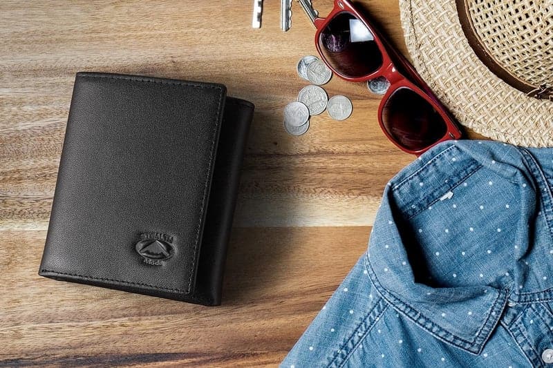 Men's RFID Leather Trifold Wallet with Flip-Out ID Holder