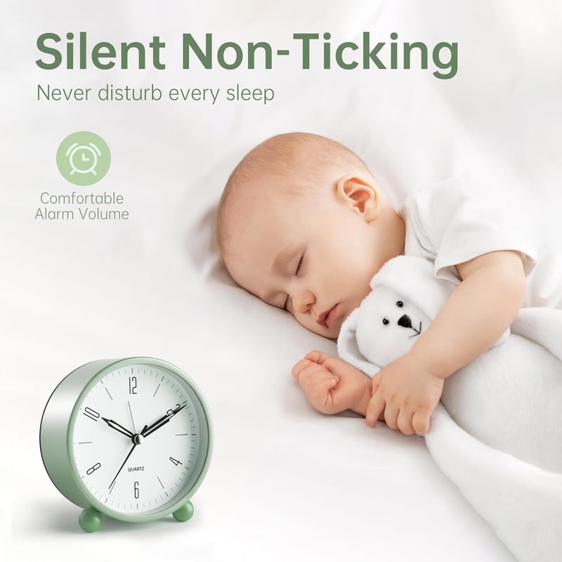 Silent Analog Alarm Clock with Night Light, Battery-Powered, Green