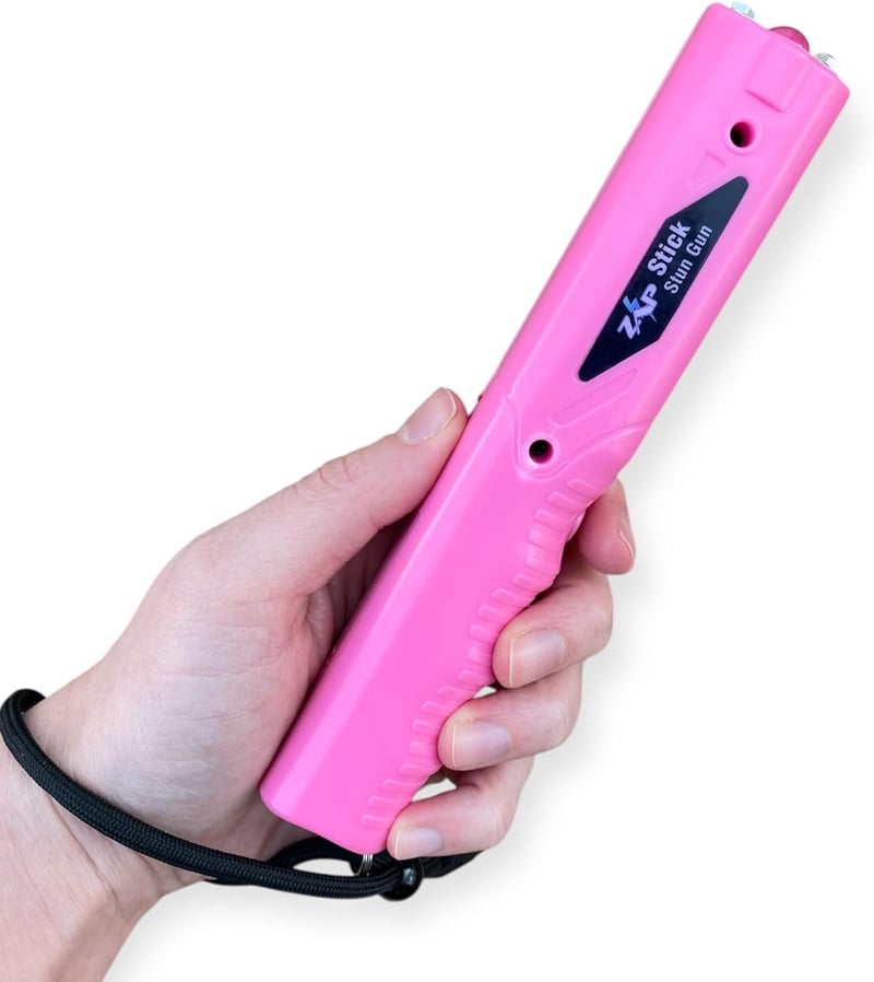 Stun Gun with Flashlight and Case – 800,000 Volts