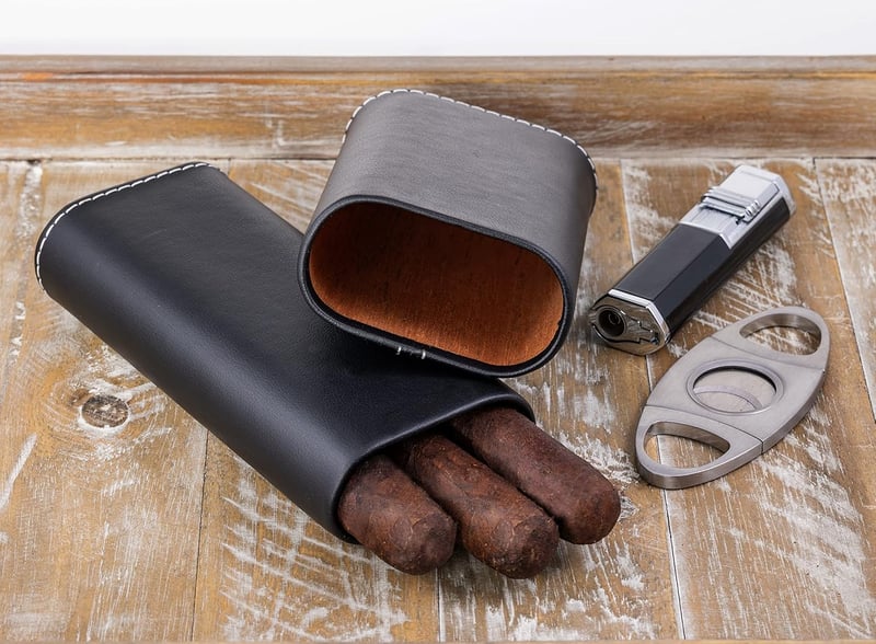 Black Leather 3-Cigar Case with White Stitching