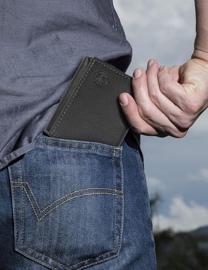 Men's Black Leather Trifold Wallet