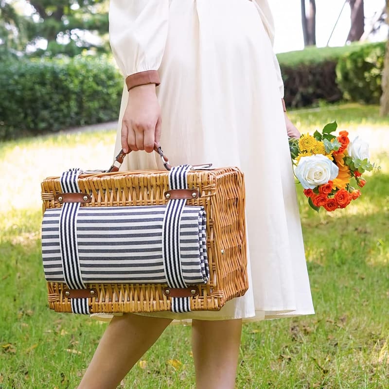 Insulated Picnic Basket for 2 with Blanket Set