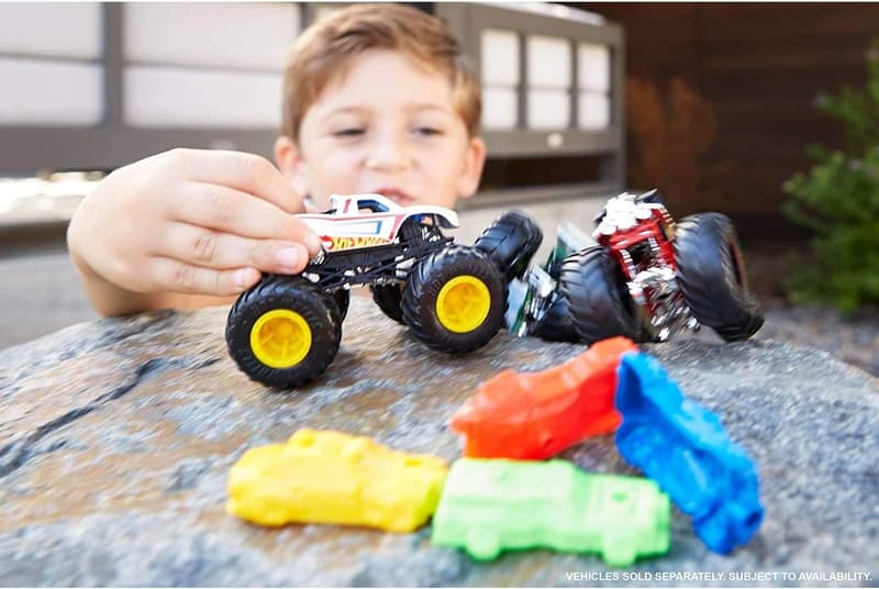 Hot Wheels Monster Truck & Crushable Car Set