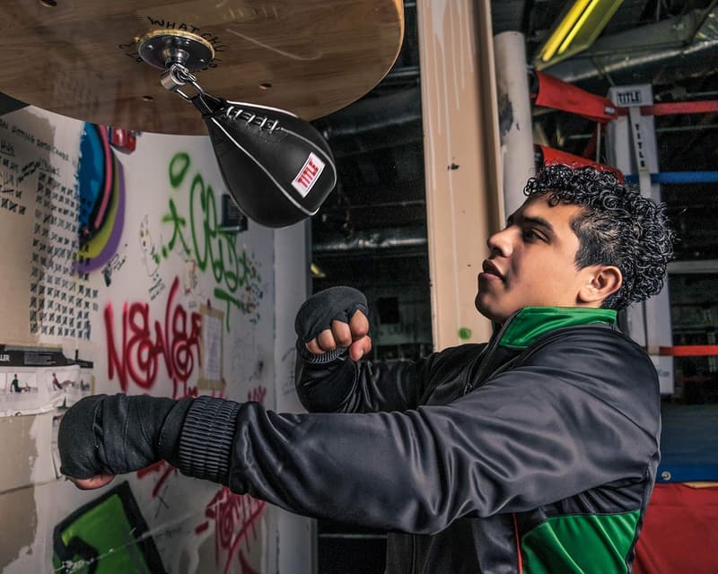 BOXING Speed Bag - Classic Training Equipment