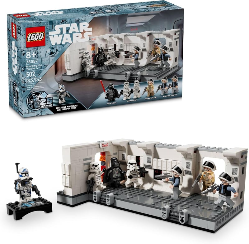 LEGO Star Wars Tantive IV Set with Exclusive Clone Trooper Fives