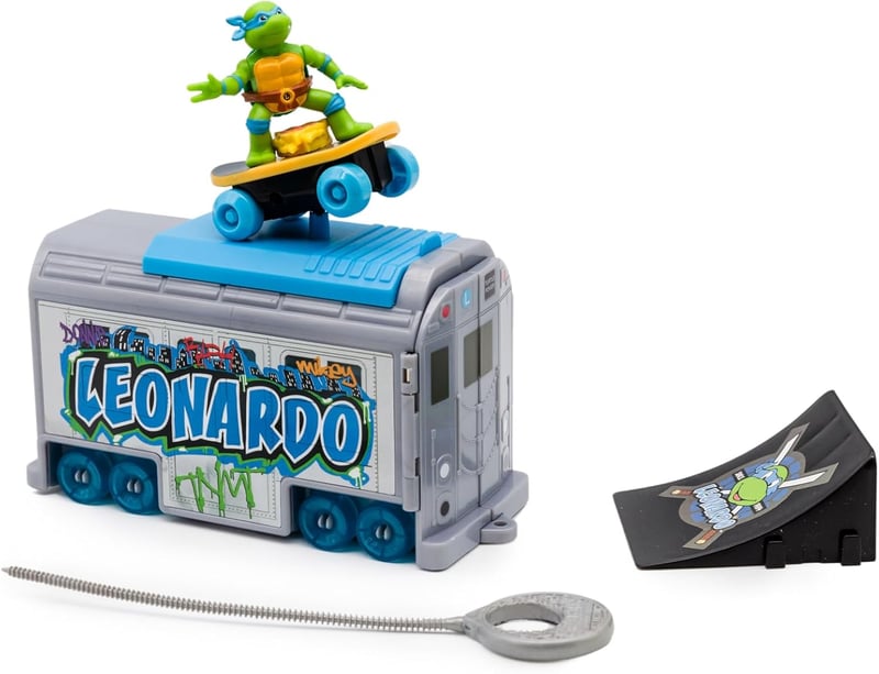 Teenage Mutant Ninja Turtles Leonardo Launch & Shred Toy