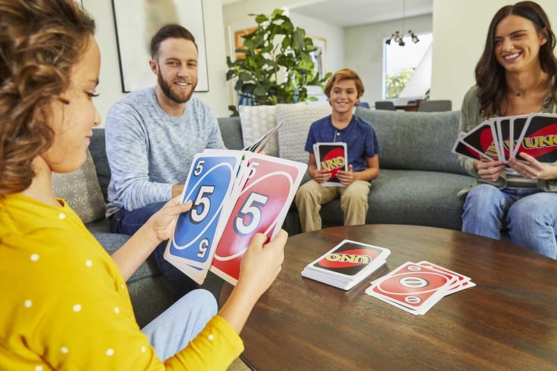 Giant UNO Card Game for Ages 7+, 108 Oversized Cards