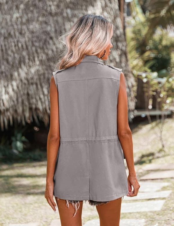 Lightweight Women's Sleeveless Cargo Vest