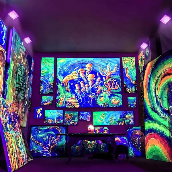 Black Light 100W - UV Light for Glow Parties & Halloween