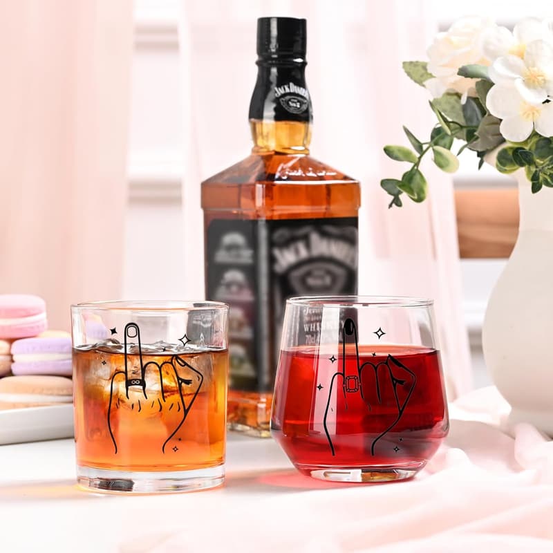 Wedding Gift Glasses Set for Couples - Mr. & Mrs. Design