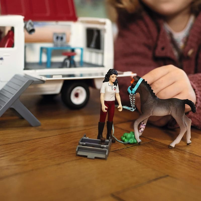 Mobile Vet Playset with Hanoverian Foal & X-Ray Kit for Kids 5+