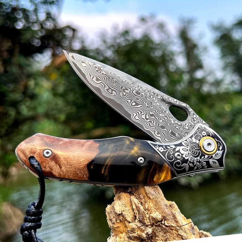 Handmade Damascus Steel Folding Knife with Maple Handle