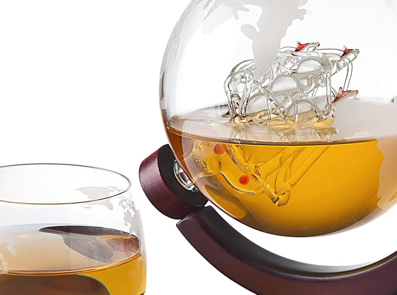 Whiskey Decanter Globe Set with 4 Etched Glasses - 850ml