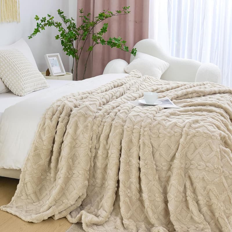 Cozy Khaki Fleece Throw Blanket - Perfect Gift for Women