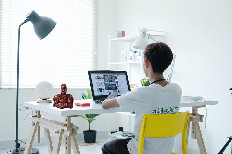 Funny Buddha Middle Finger Statue - Gag Gift for Men