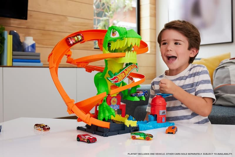 Hot Wheels City T-Rex Blaze Battle Track Set with Die-Cast Car