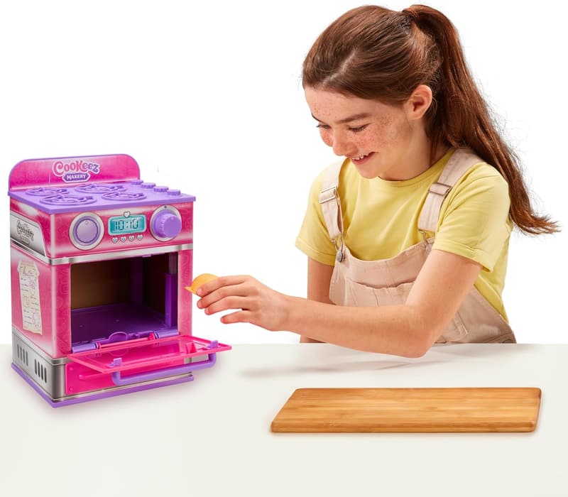 Cinnamon Treatz Interactive Bake & Reveal Playset