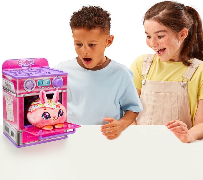 Cinnamon Treatz Interactive Bake & Reveal Playset
