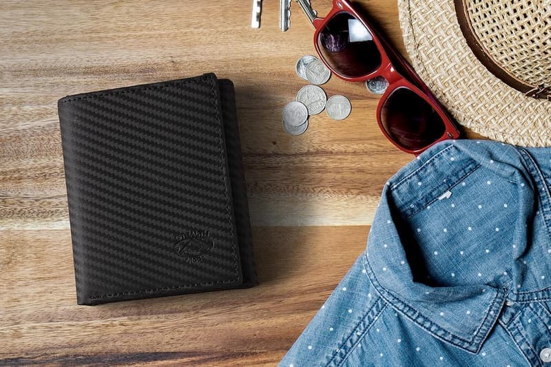 Men's Carbon Fiber Trifold RFID Wallet with Flip-Out ID Holder