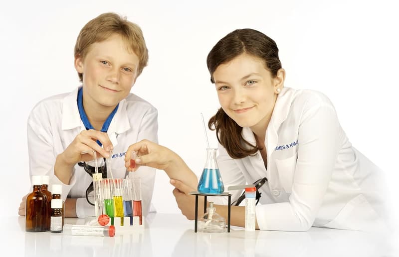 Thames & Kosmos Chem C3000 Chemistry Set for Students, 333 Experiments
