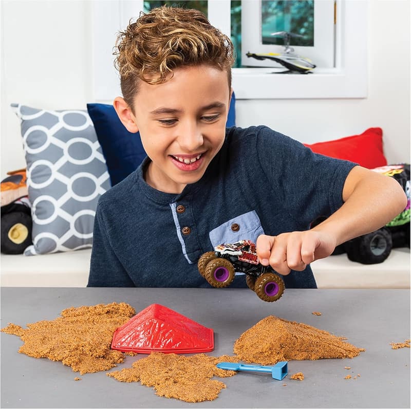 Monster Jam Zombie Monster Dirt Starter Set with 8oz Dirt & Truck