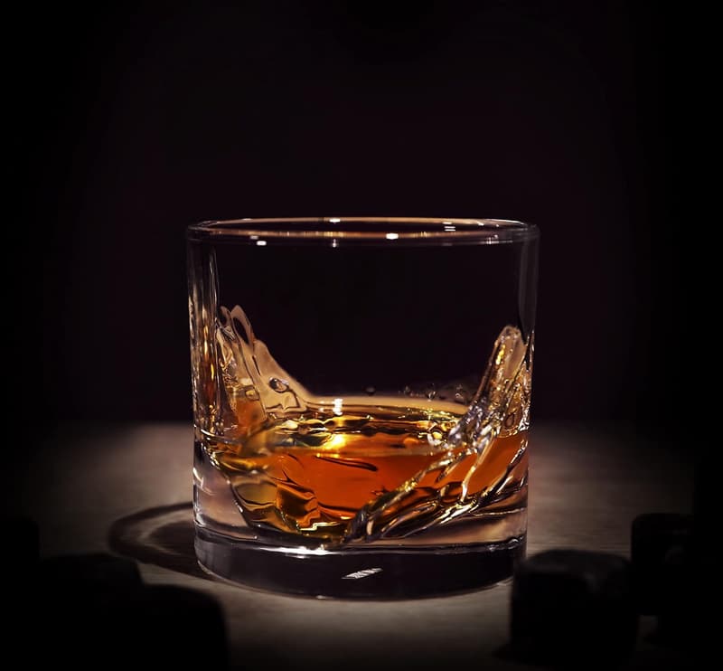 Premium Crystal Whiskey Glasses Gift Set for Men - 10 oz