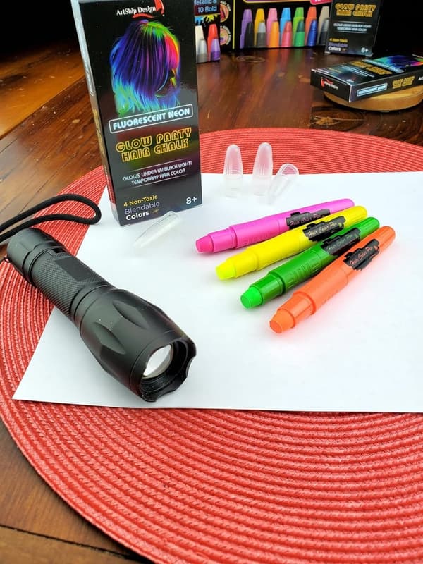 Fluorescent Neon Hair Chalk - Glow in UV/Black Light