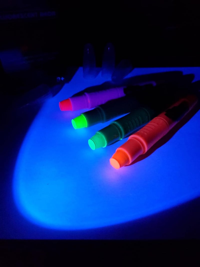 Fluorescent Neon Hair Chalk - Glow in UV/Black Light