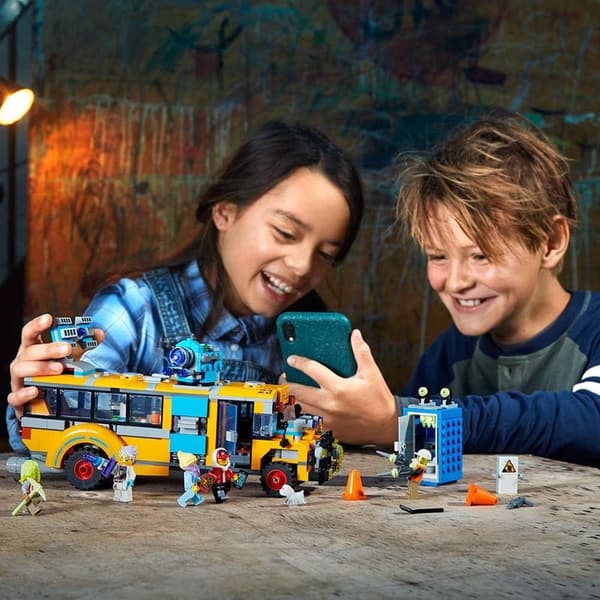 LEGO Hidden Side Paranormal Intercept Bus 3000 Building Kit