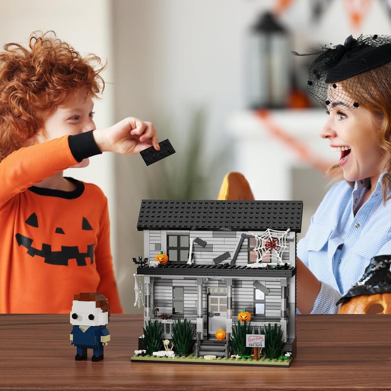 Halloween Horror Movie Building Blocks Set (586 Pieces)