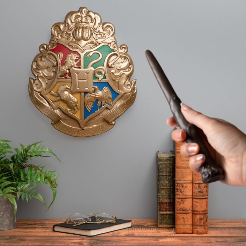 Harry Potter Hogwarts Crest Lamp with Control Wands