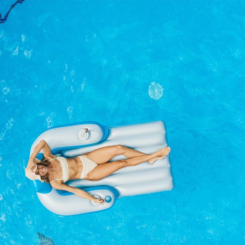 Motorized Pool Lounger for Ultimate Pool Relaxation