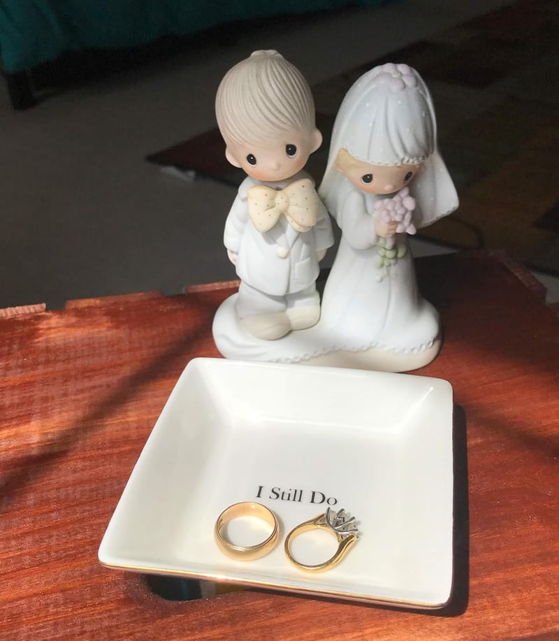 Anniversary Gift: Elegant Ceramic Jewelry Dish for Couples