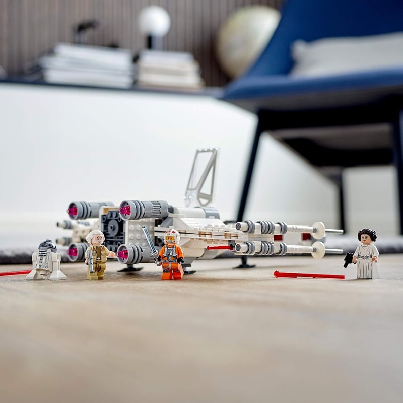 LEGO Star Wars X-Wing Fighter Building Set with Leia & R2-D2