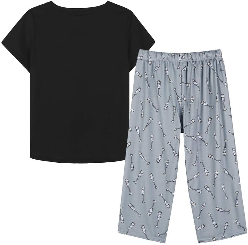 Cute Cat Short Sleeve Capri Pajamas Set for Women