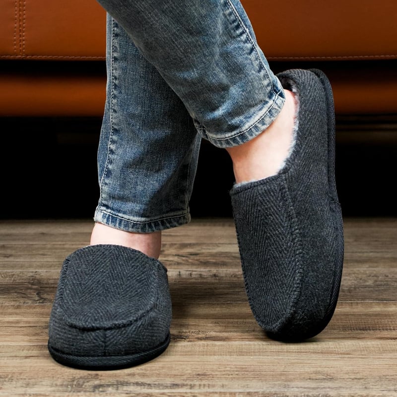 Cozy Men's Moccasin Slippers - Comfy Non-Slip Indoor/Outdoor