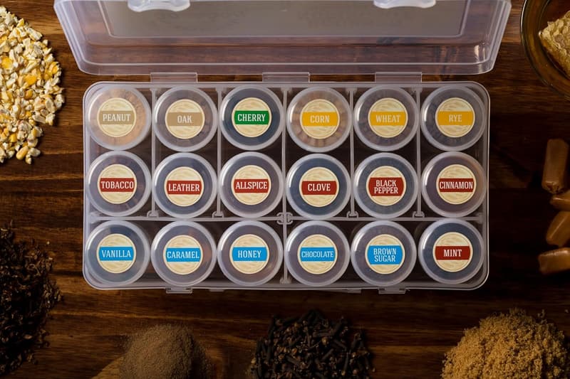 Whiskey & Bourbon Aroma Nosing Kit for Connoisseurs