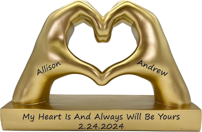 Valentine's Day Personalized Gold Heart Hand Statue for Women
