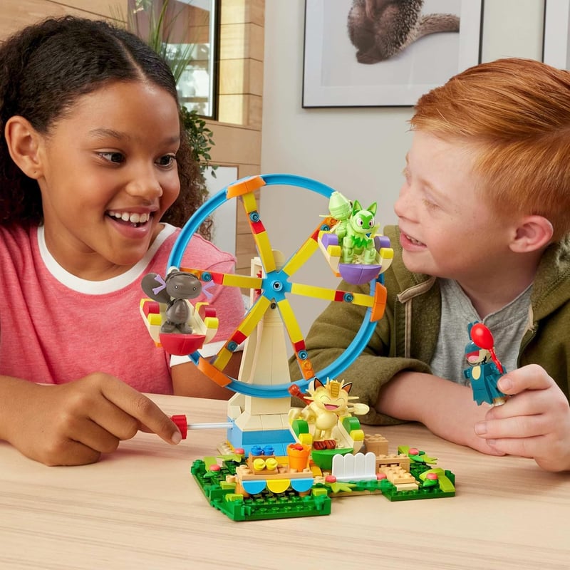 Pokémon Ferris Wheel Building Set with 393 Pieces for Kids