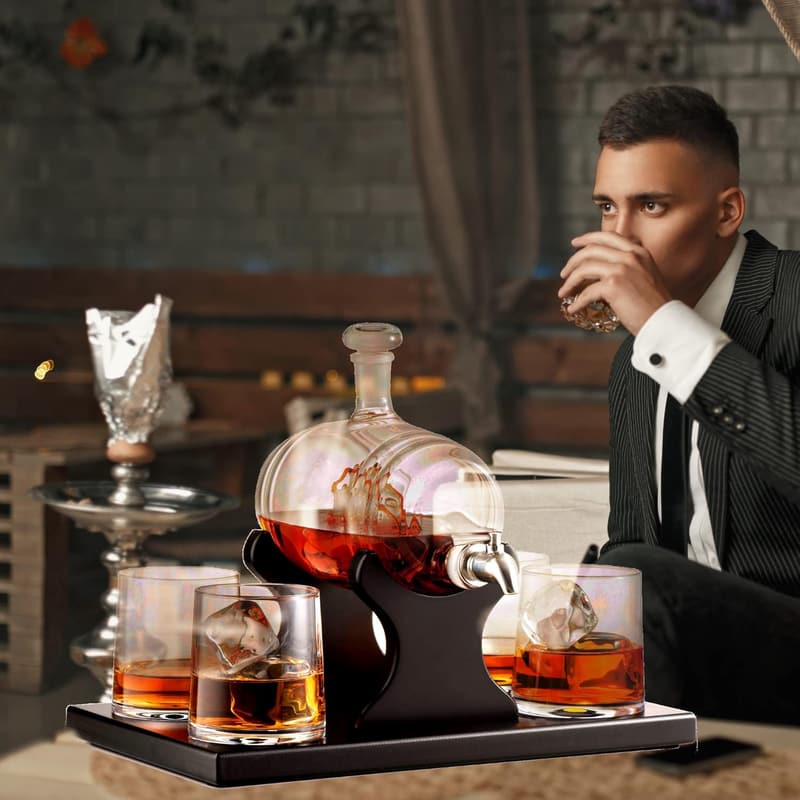 Whiskey Decanter Barrel Set with 4 Glasses - 1000ml