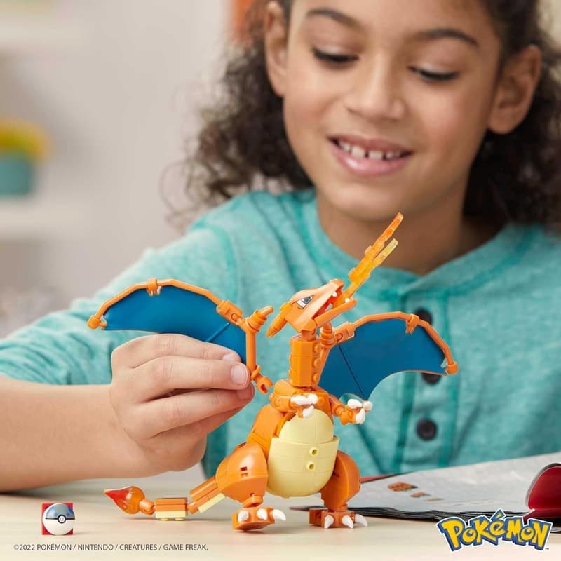 Pokémon Charizard Building Set - 222 Poseable Pieces for Kids