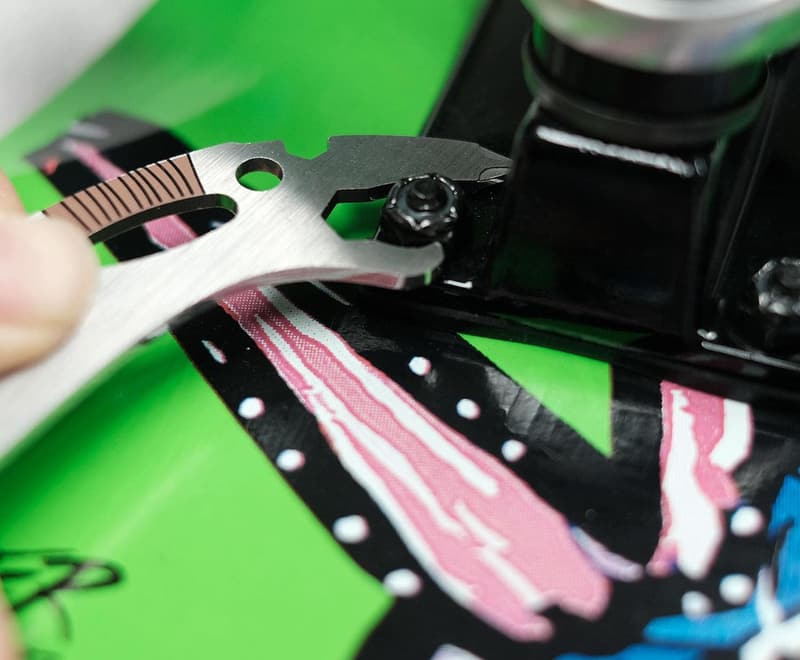Klingon Bat'leth 6-in-1 Multitool Kit | Portable Survival Tool