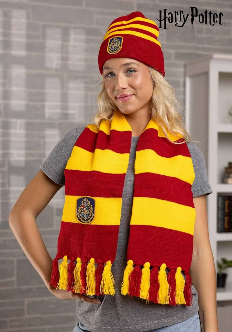 Hogwarts Scarf and Hat Set with Crest - Knitted Accessories