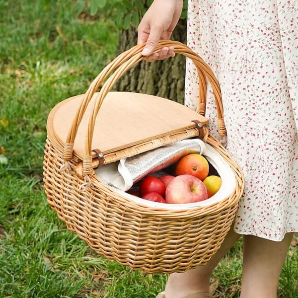 Vintage-Style Wicker Picnic Basket with Cooler for Outdoor Events