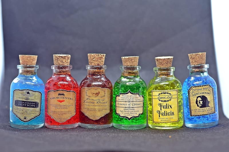 Halloween Handmade Magic Potion Set - 6 Collectible Vials