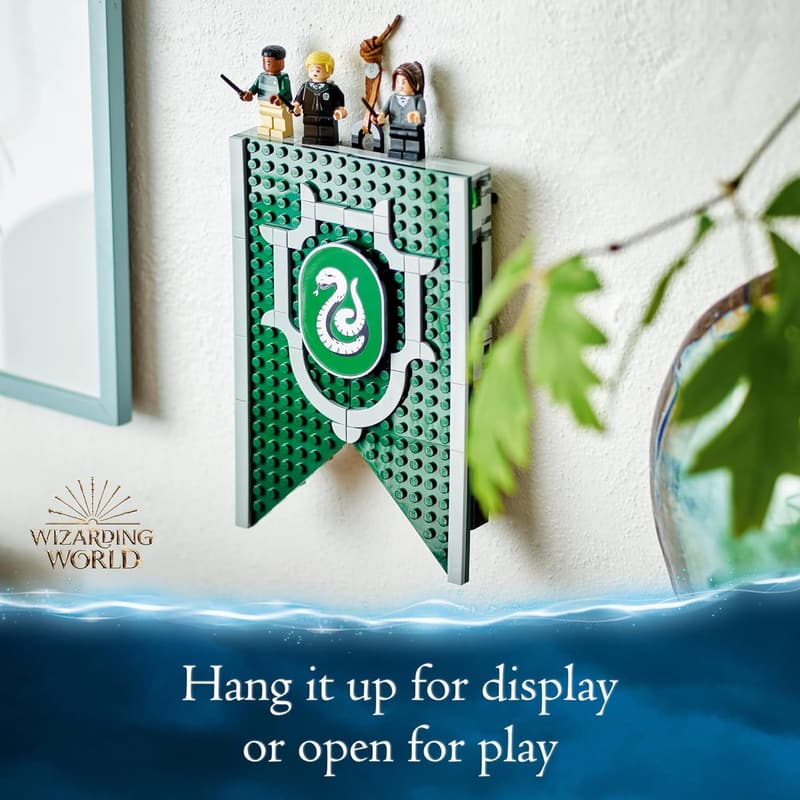 Harry Potter Slytherin House Banner Building Set with Minifigure