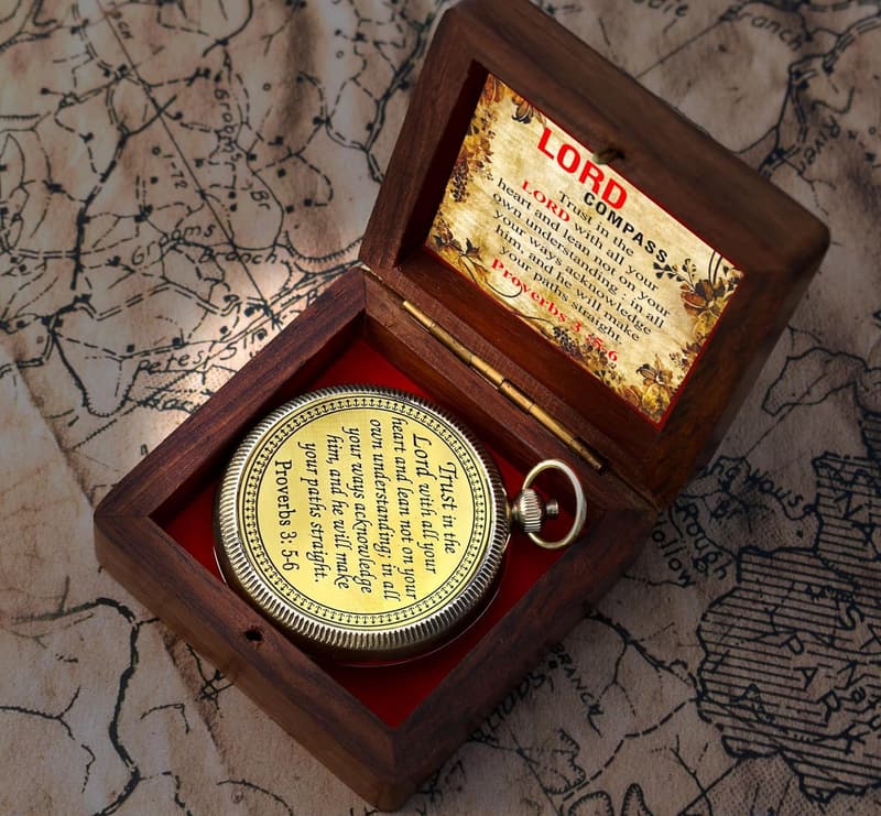 Graduation Day Engraved Compass with Wooden Box Gift