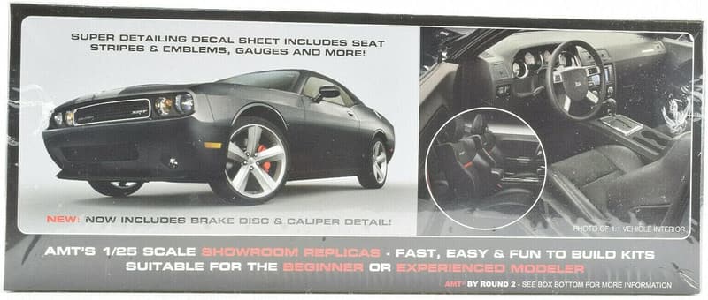 2010 Challenger SRT8 1:25 Scale Plastic Model Car Kit