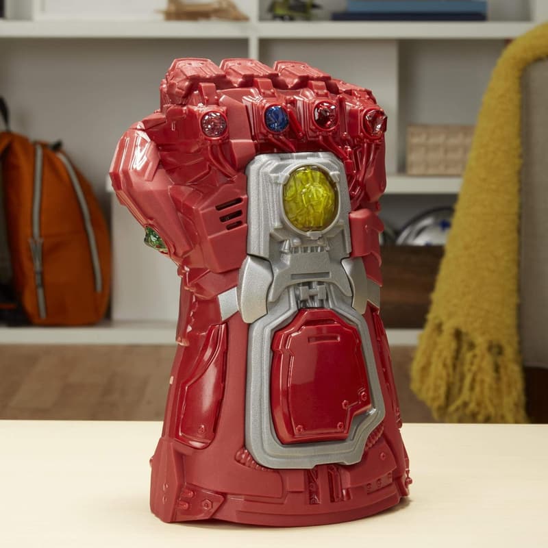 Avengers Endgame Red Infinity Gauntlet Roleplay Toy with Lights & Sounds