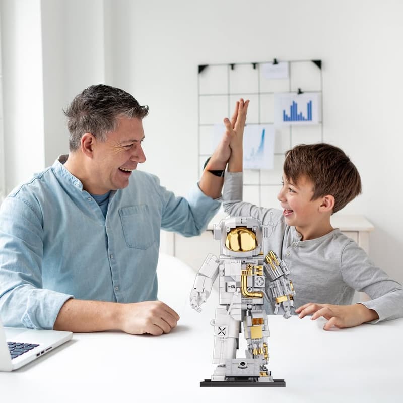 Astronaut Building Block Set - 880 Pieces for Ages 6-14